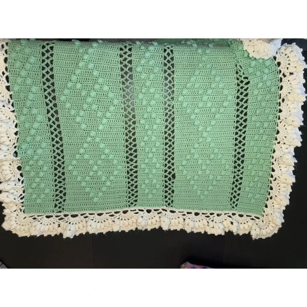 Handmade Crocheted Baby Afghan Light Mint Green‎ 46x37 Raised Pattern Scalloped